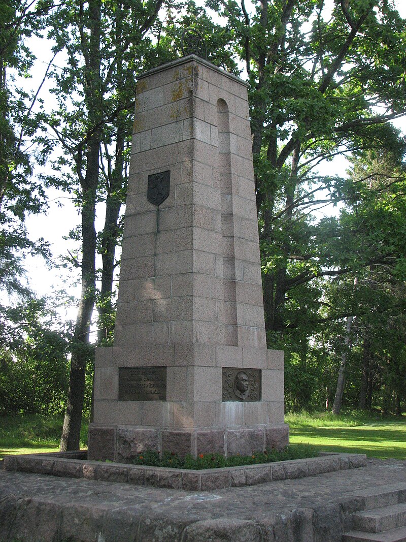 Statue_of_Päts_in_Tahkuranna2